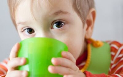 W czym podawać picie niemowlakowi?